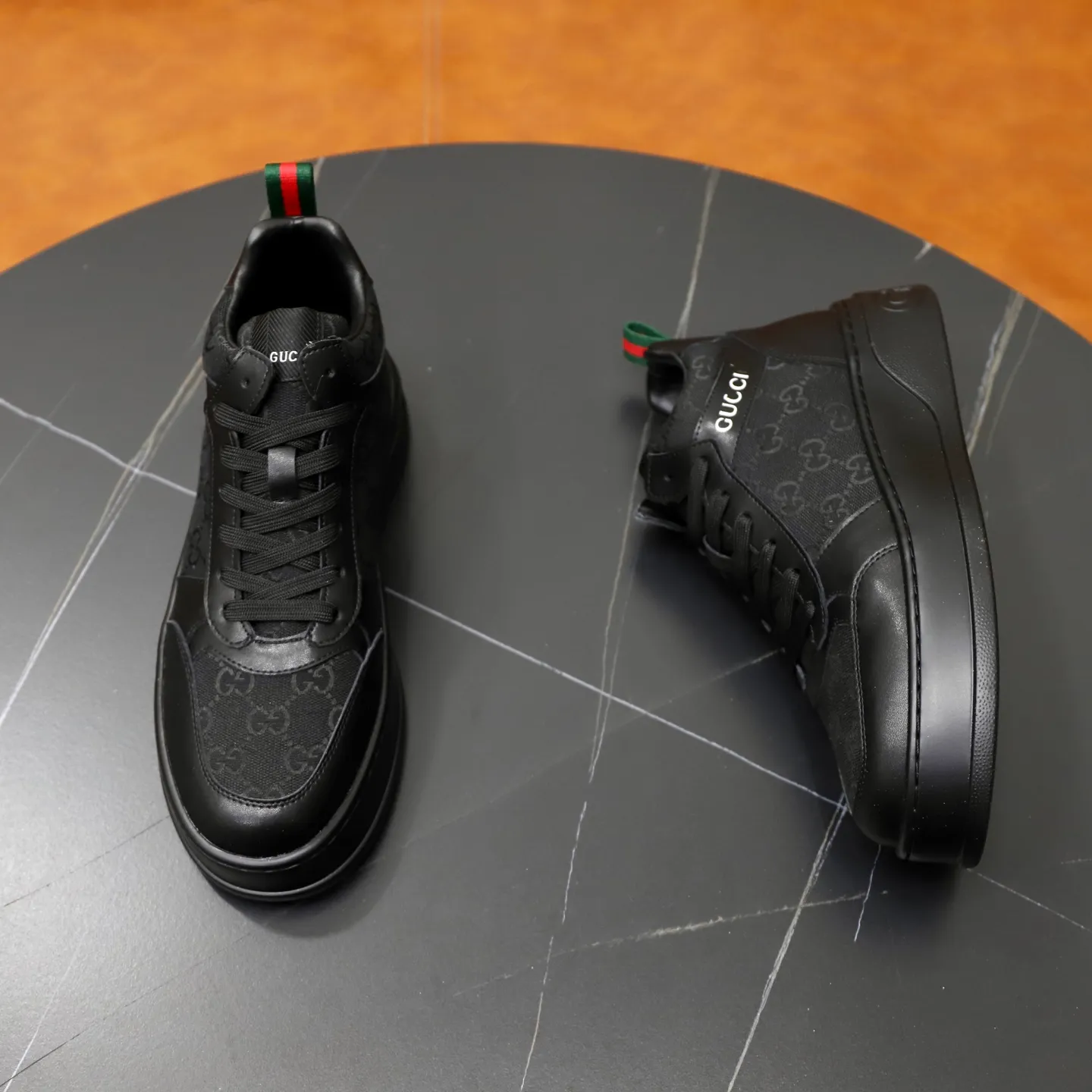 Ex-factory price: 442💰🙅‍♂️🙅‍♂️🙅‍♂️ Brand: GUCCI Standard code: 38-44 (45 customized) Grade: Same as the official website Material: Original cowhide material spliced with brand cloth Comfortable and breathable lining Lightweight and wear-resistant sports outsole Style category: Men's fashionable casual shoes Running sports shoes Distinguished luxury brand elements Top luxury color: actual picture color